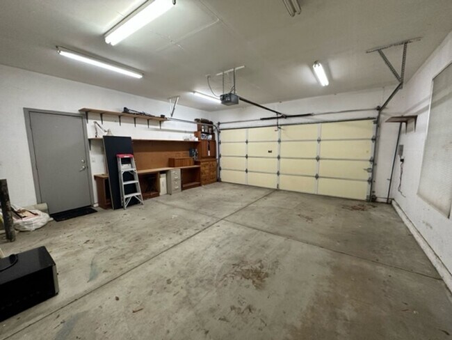 Building Photo - Gem of a rental home in East Davis