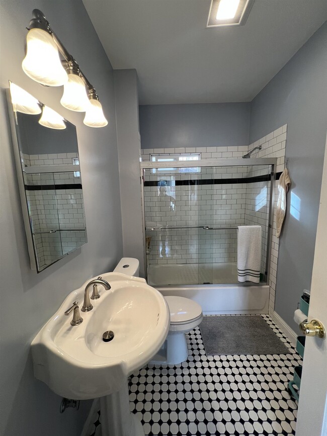 Building Photo - 1528 Milvia St