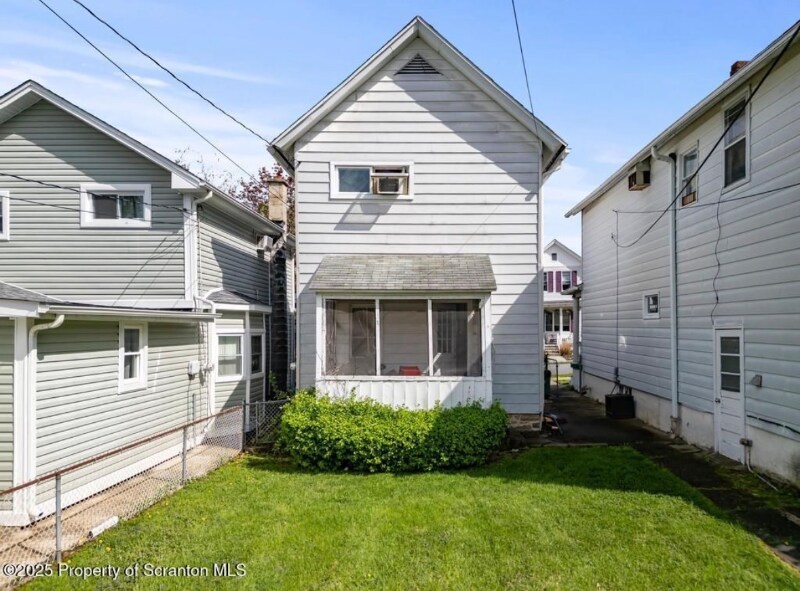 Building Photo - 315 N Sumner Ave