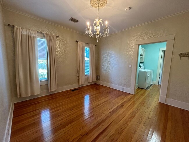 Building Photo - Gorgeous South Highlands 3 Bedroom Home