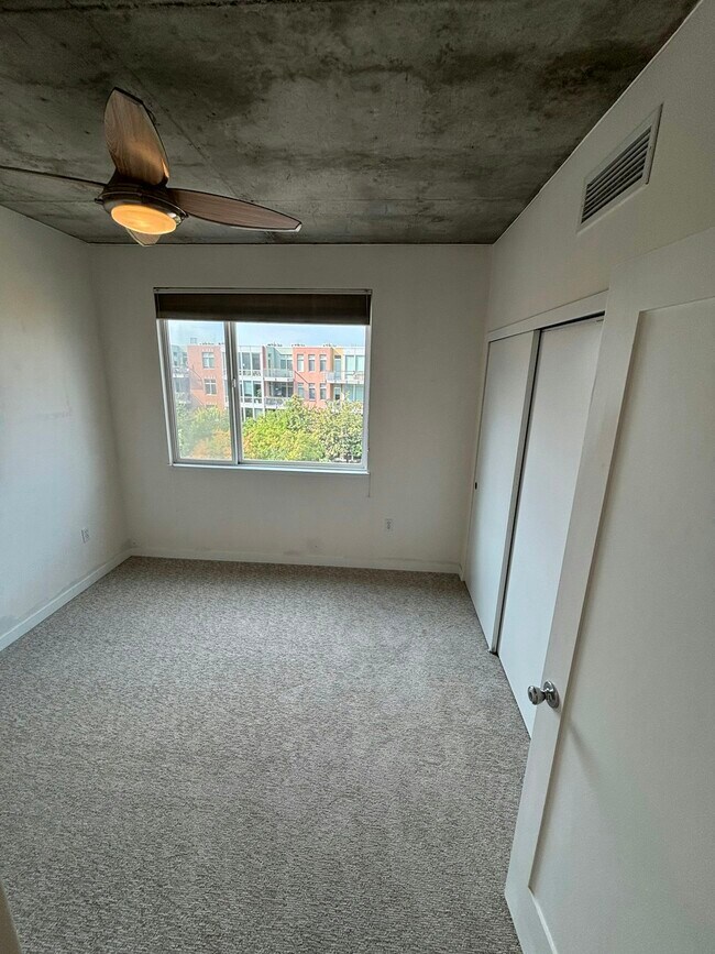 Building Photo - 1475 Delgany St