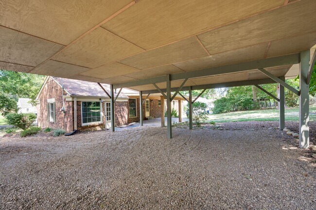 Building Photo - 5040 Stillwood Dr