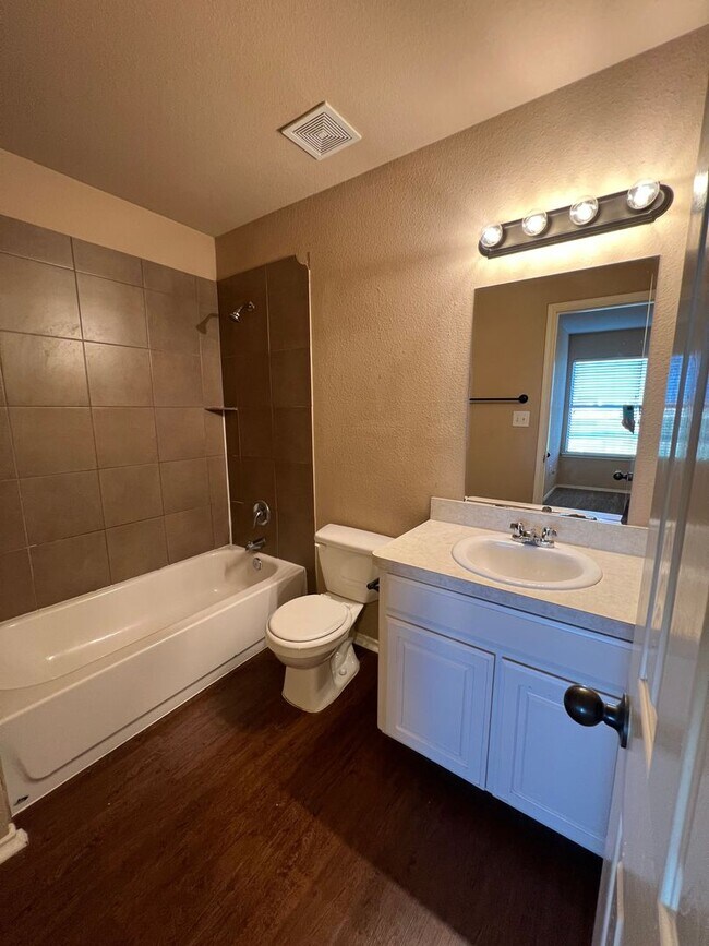 Building Photo - Welcome home to this spacious 3-bedroom, 2-bath quadplex in Krum!