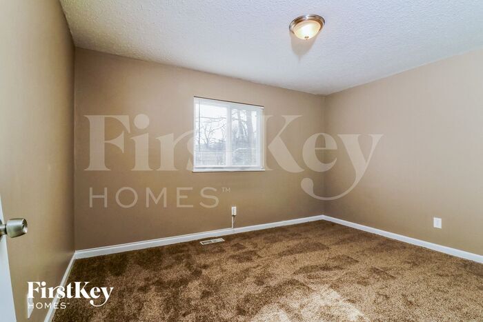 Building Photo - 6370 Silver Fox Dr