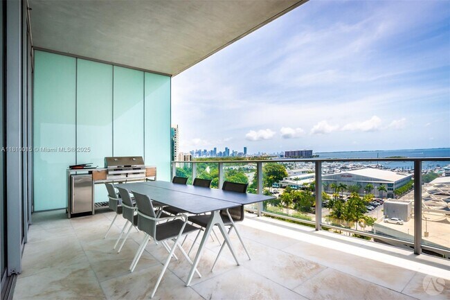 Building Photo - 2675 S Bayshore Dr