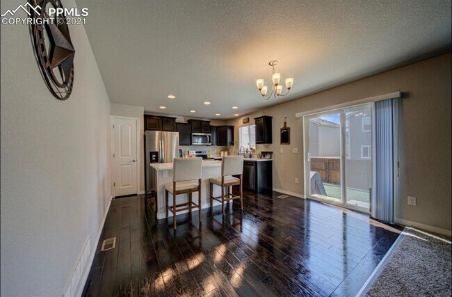 Building Photo - 6673 Galpin Dr