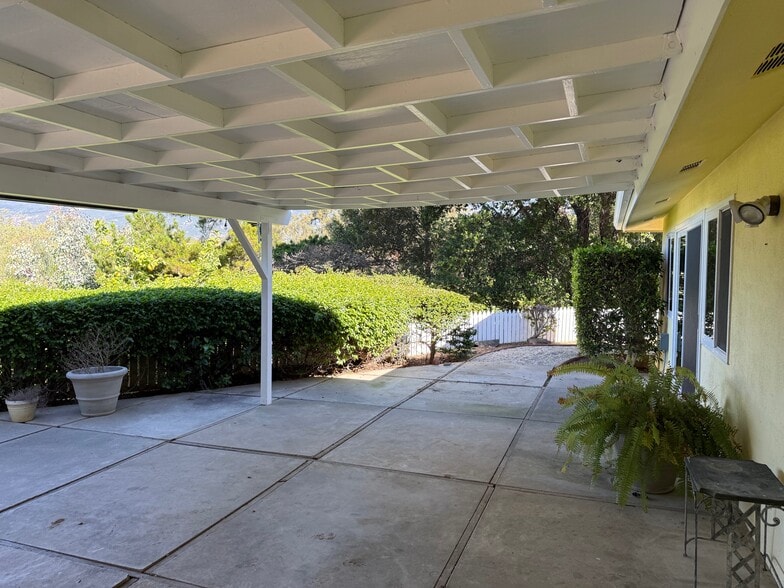 Building Photo - 486 Vaquero Ln