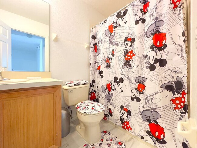 Building Photo - 1042 Calabria Ave