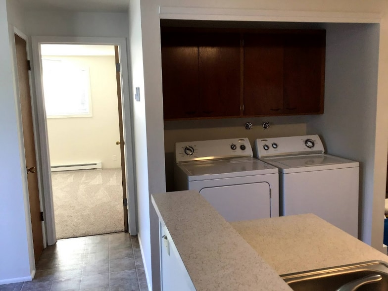 Building Photo - 705 Anna St