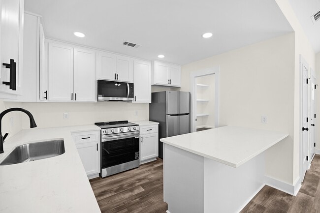 Building Photo - 135 Edgewood Ave