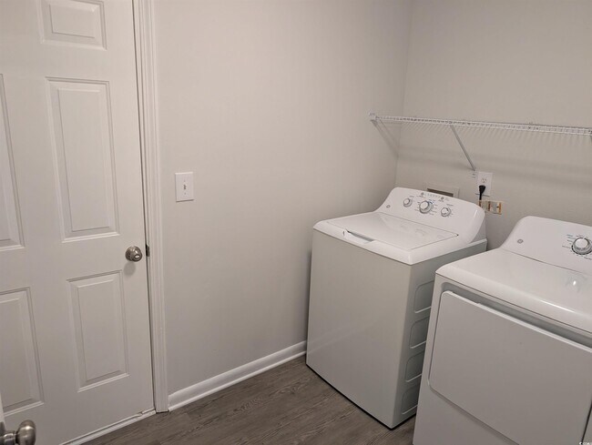 Building Photo - 148 Junco Cir