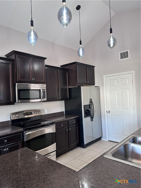 Building Photo - 6902 Golden Oak Ln