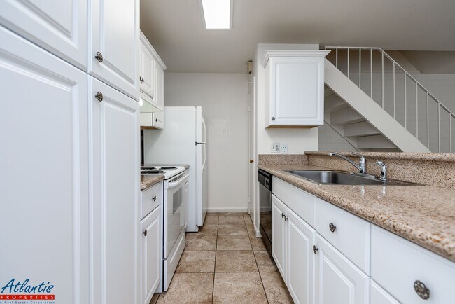 Building Photo - Cambrian Condo | Central A/C | Prime Location