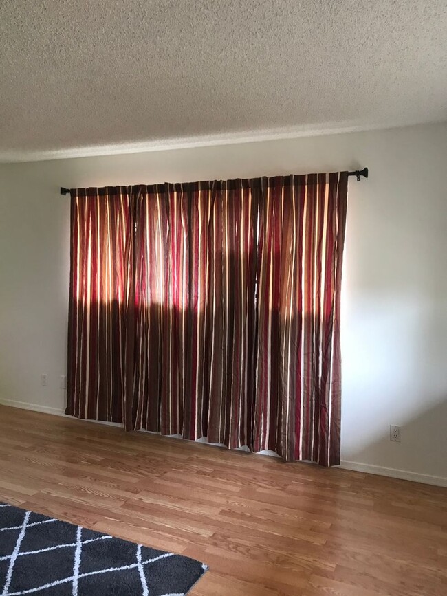 Building Photo - One Bedroom Tempe Condo $1,100.00 Near ASU...