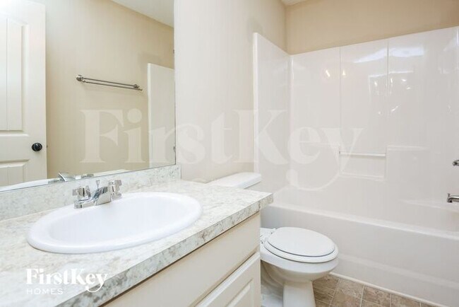 Building Photo - 603 Embassy Walk