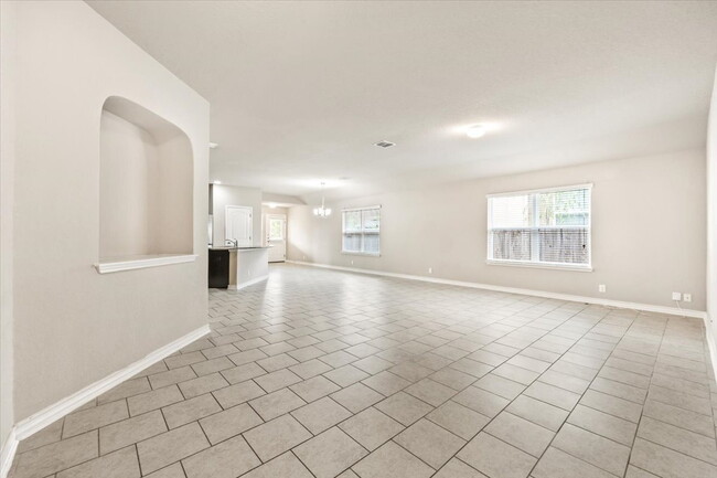 Building Photo - Large, 4 bedroom single story in a beautiful community full of amenities for you to enjoy!