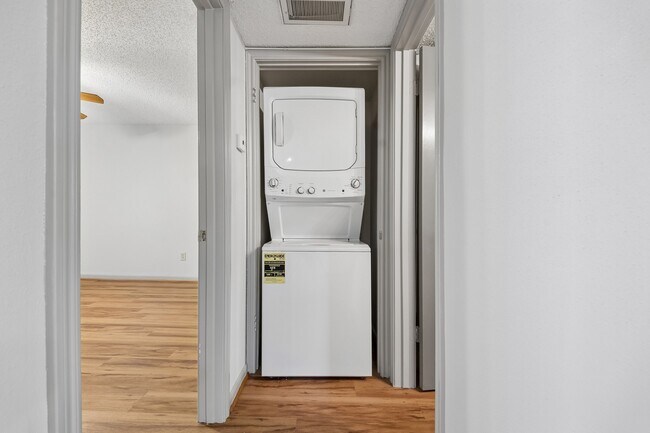 Building Photo - 1311 Antoine Dr