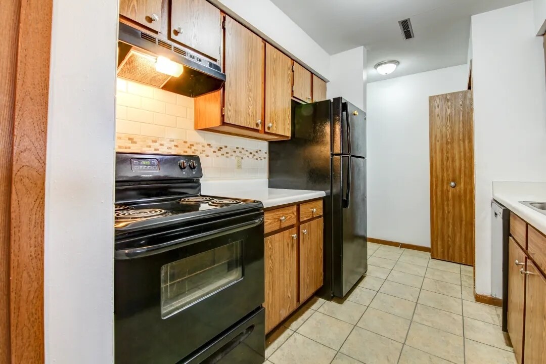 kitchen - 203 W Parry St