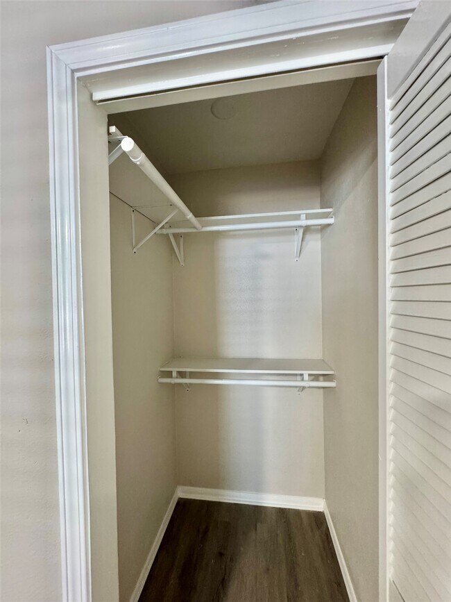 Building Photo - 303 Enid St