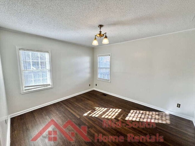 Building Photo - 135 S Greer St