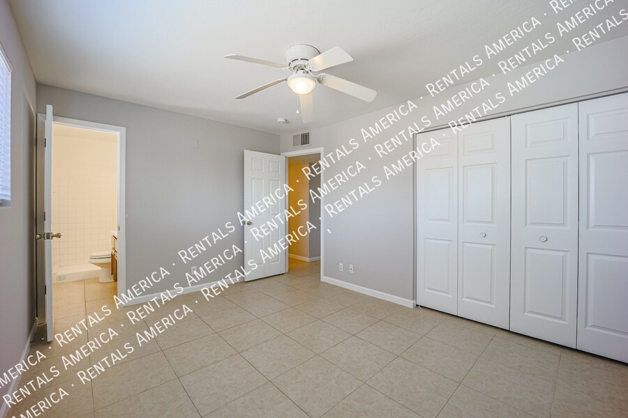 Building Photo - 614 N 74th St