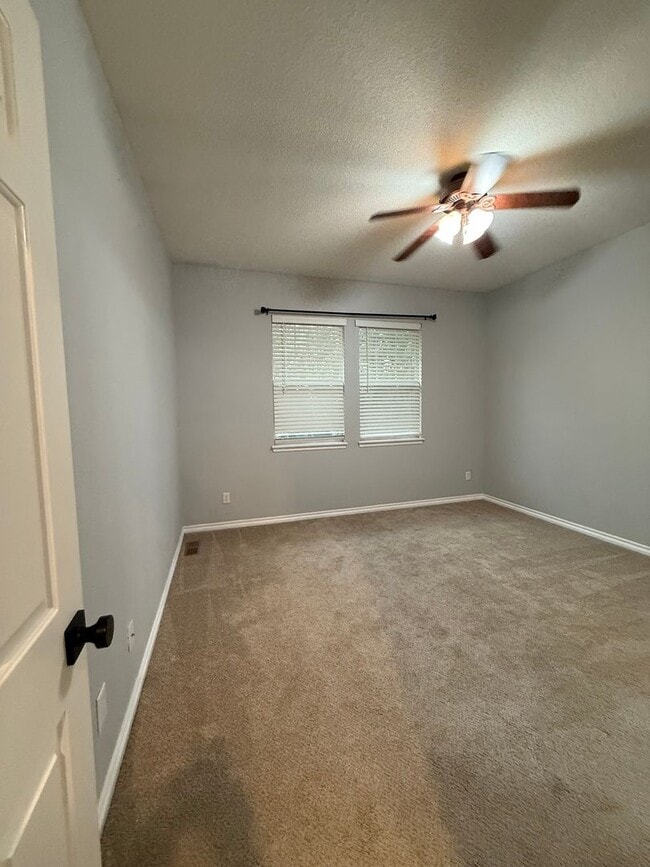 Building Photo - Bright and Modern 3-Bed, 2.5-Bath Townhous...