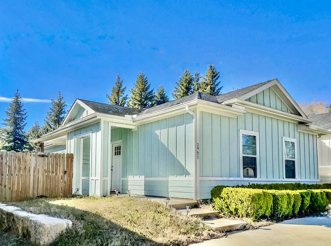 Primary Photo - 2909 S Scullin Ave