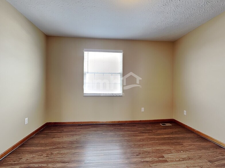 Building Photo - 6040 Glennshire Ct