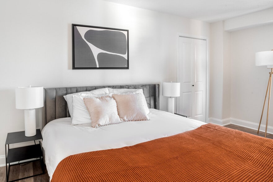 Building Photo - 30 Waterside Plaza