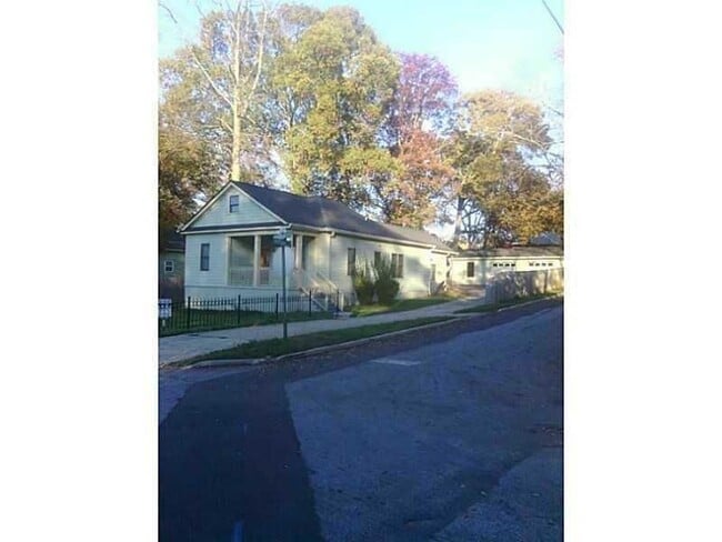 Building Photo - 3296 Myrtle St