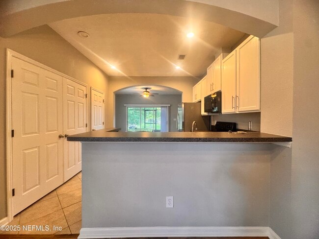 Building Photo - 13040 Sunset Lake Dr