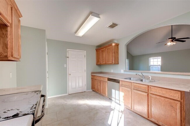 Building Photo - 18735 Reynolds Park Dr