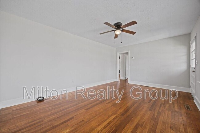 Building Photo - 1206 S 9th St