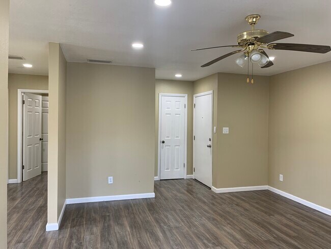 Building Photo - 129 Springwood Cir