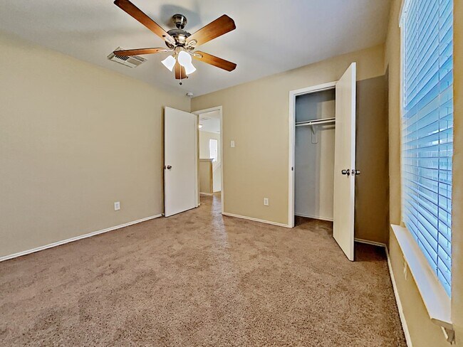 Building Photo - 9211 Shaded Pines Dr