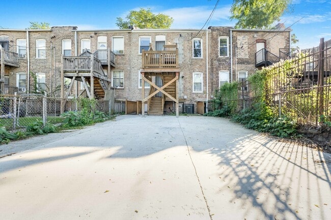 Building Photo - 6438 S Eberhart Ave