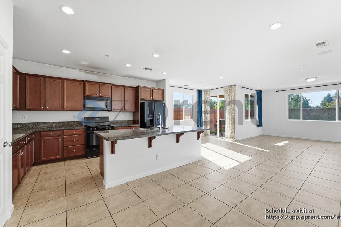 Building Photo - 4607 N Casey Ave