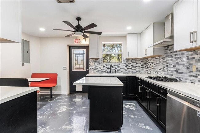 Building Photo - 2505 Pace Bend Rd S