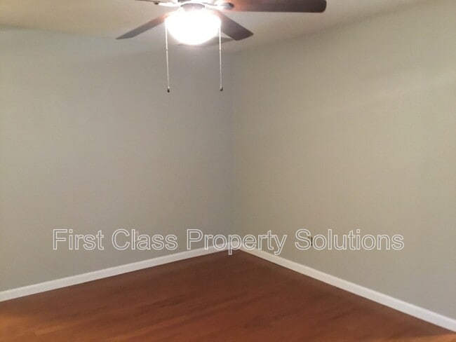 Building Photo - 9725 NE 2nd St