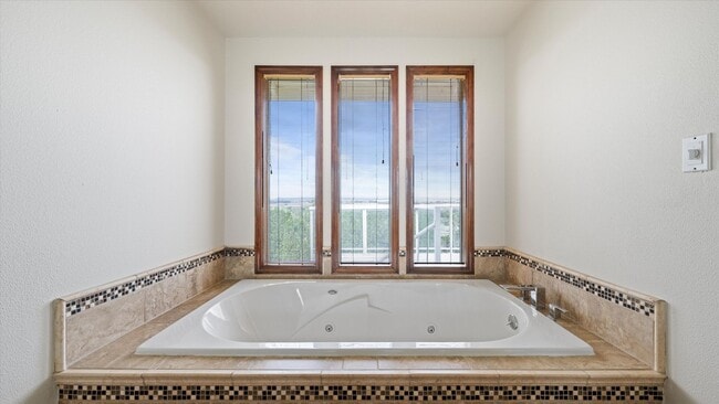 Building Photo - Spacious 4-Level Home with Panoramic Views for Lease – Hills West, South Richland – $2,800/mo