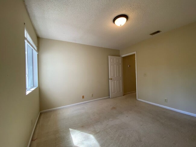 Building Photo - AVAILABLE AUGUST! [NO PETS PERMITTED]
