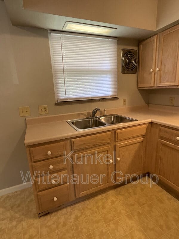 Building Photo - 1724 McClintock Ave