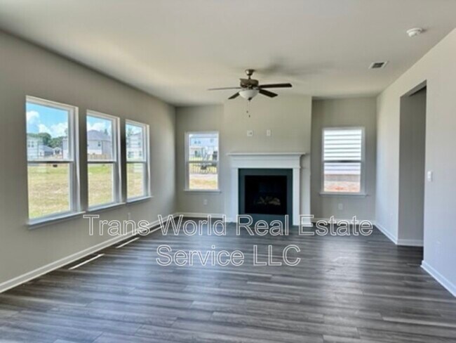 Building Photo - 5950 Green Ash Ct