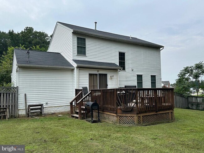 Building Photo - 5435 Sir Douglas Dr