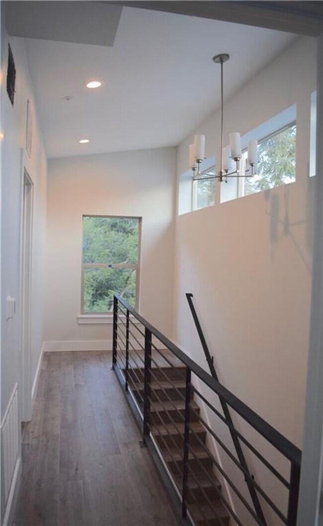 Building Photo - Modern Newer Townhome Across Frm UT
