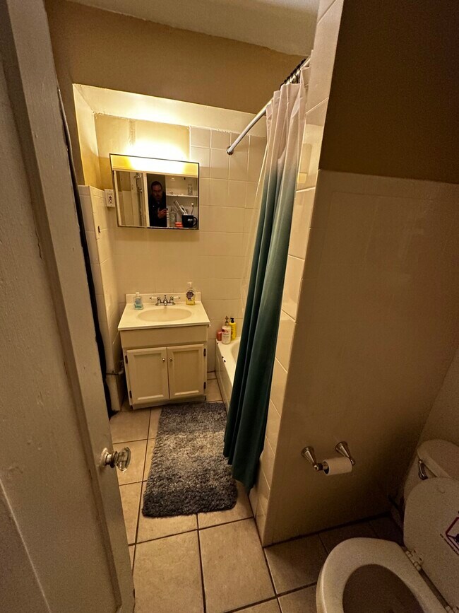 Building Photo - 54 Egmont St