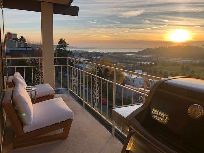 Building Photo - 2625 13th Ave W