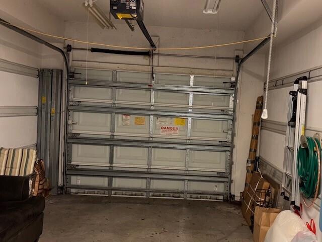 Building Photo - 5880 W Sample Rd