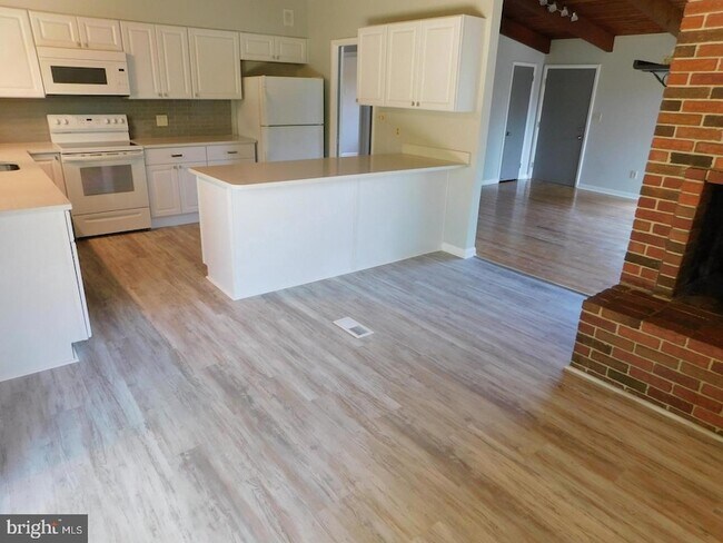Building Photo - 1242 S Governors Ave