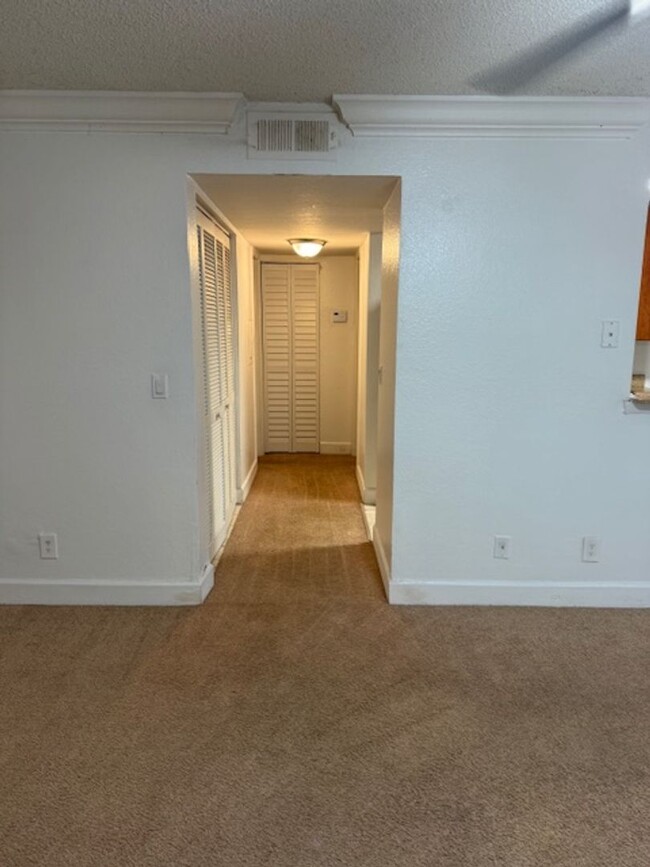 Building Photo - Lexington Place - 1126